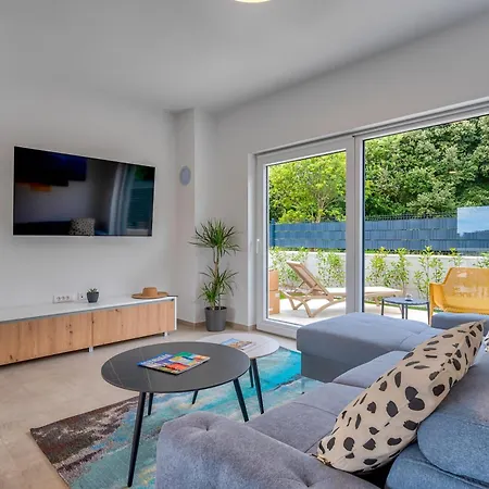 Vila Modern Coastal Villa With Heated Pool And Near The Sea In Liznjan, Istria Ližnjan