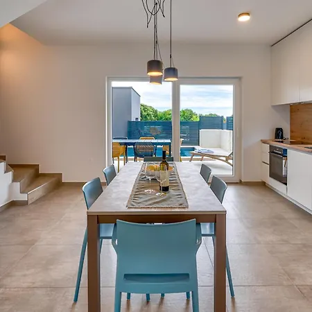 Villa Modern Coastal With Heated Pool And Near The Sea In Liznjan, Istria *