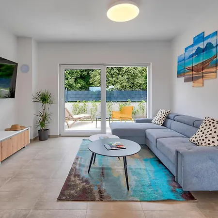 Modern Coastal With Heated Pool And Near The Sea In Liznjan, Istria Villa