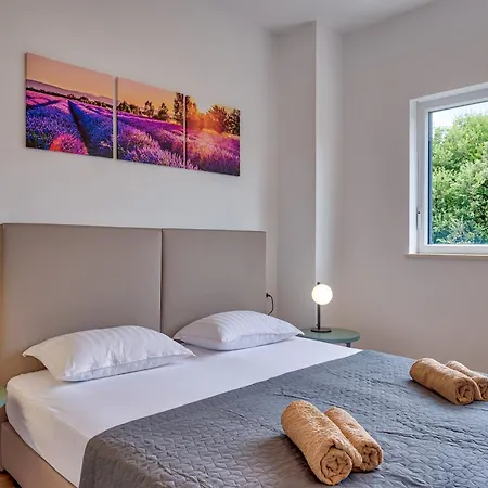 Villa Modern Coastal With Heated Pool And Near The Sea In Liznjan, Istria Ližnjan