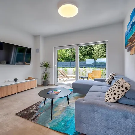 Modern Coastal With Heated Pool And Near The Sea In Liznjan, Istria *
