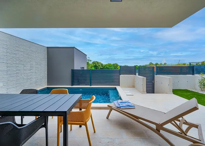 Vila Modern Coastal Villa With Heated Pool And Near The Sea In Liznjan, Istria *