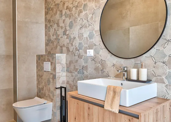 Modern Coastal Villa With Heated Pool And Near The Sea In Liznjan, Istria Vila *