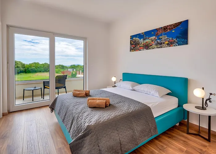 Modern Coastal Villa With Heated Pool And Near The Sea In Liznjan, Istria Vila