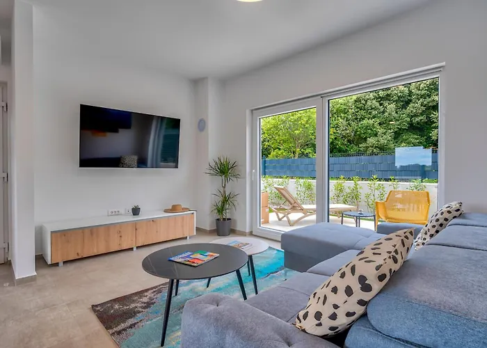 Vila Modern Coastal Villa With Heated Pool And Near The Sea In Liznjan, Istria Ližnjan