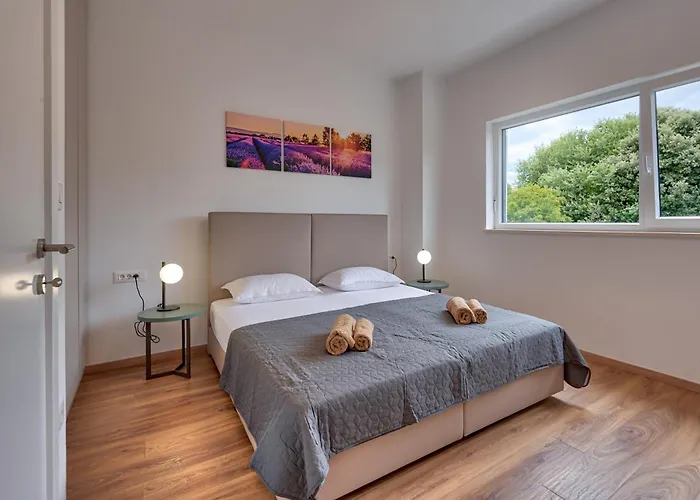 Modern Coastal Villa With Heated Pool And Near The Sea In Liznjan, Istria